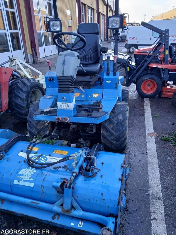 LOT DE 4 TONDEUSES PROFESSIONNELLES BCS MATRA 300 SANS CARTE GRISE - Газонокосилка: фото 2 LOT DE 4 TONDEUSES PROFESSIONNELLES BCS MATRA 300 SANS CARTE GRISE - Газонокосилка: фото 2