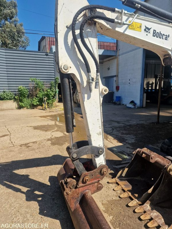 MINI PELLE SUR CHENILLE CAOUTCHOUC BOBCAT 5T E45 AVEC 3 GODETS - 2017 - 1715h - Мини-экскаватор: фото 4 MINI PELLE SUR CHENILLE CAOUTCHOUC BOBCAT 5T E45 AVEC 3 GODETS - 2017 - 1715h - Мини-экскаватор: фото 4