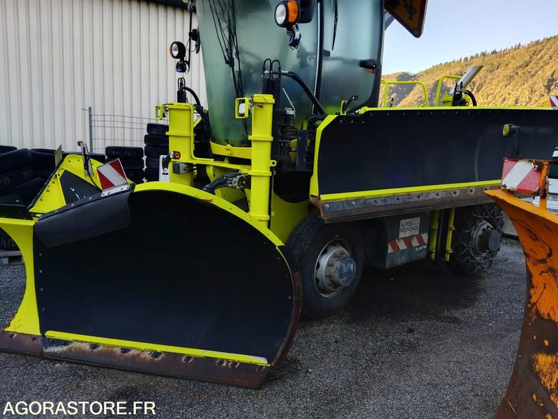 Matériel de déneigement RIDERTRACK CHAPTRAC 230 - Снегоуборочная машина: фото 1 Matériel de déneigement RIDERTRACK CHAPTRAC 230 - Снегоуборочная машина: фото 1