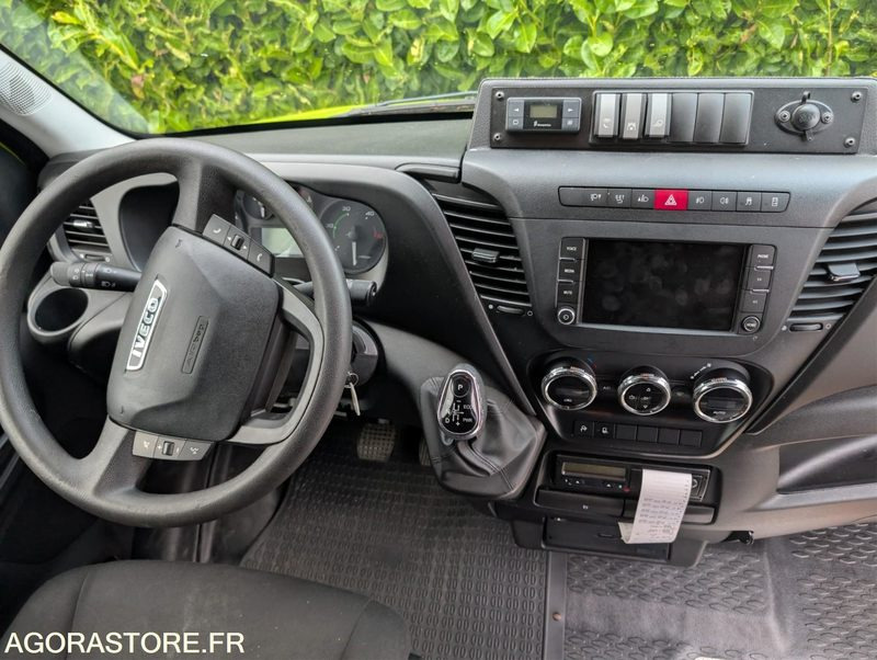 Minibus 13 places IVECO DAILY - 2015 - 252 000km - Микроавтобус, Пассажирский фургон: фото 4 Minibus 13 places IVECO DAILY - 2015 - 252 000km - Микроавтобус, Пассажирский фургон: фото 4