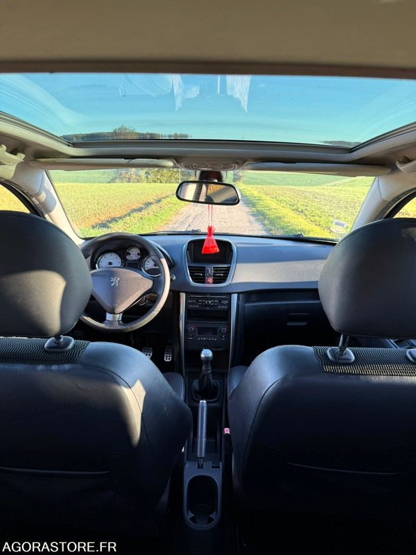 PEUGEOT 207 FULL OPTIONS DIESEL 1.6 HDI  90 CV - ANNEE 2011 - Легковой автомобиль: фото 4 PEUGEOT 207 FULL OPTIONS DIESEL 1.6 HDI  90 CV - ANNEE 2011 - Легковой автомобиль: фото 4