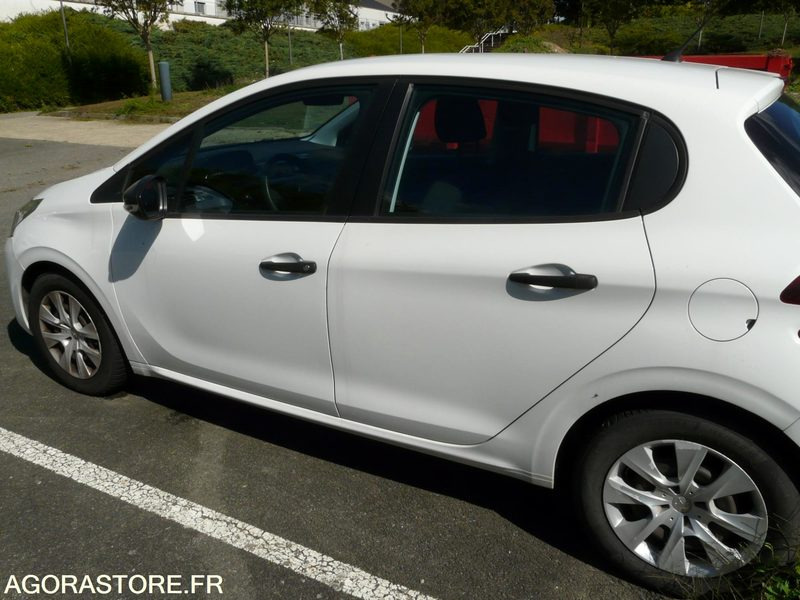 PEUGEOT 208 DX190CZ - Легковой автомобиль: фото 4 PEUGEOT 208 DX190CZ - Легковой автомобиль: фото 4