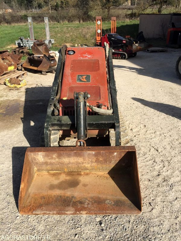 PORTE OUTILS à chenilles DITCH WITCH SK500 - Погрузчик: фото 4 PORTE OUTILS à chenilles DITCH WITCH SK500 - Погрузчик: фото 4