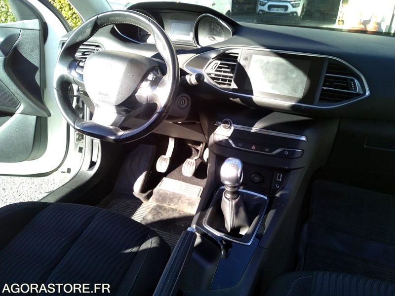 Peugeot 308 1.6 Blue Hdi 120 - 2014 - 168240 KM - Легковой автомобиль: фото 4 Peugeot 308 1.6 Blue Hdi 120 - 2014 - 168240 KM - Легковой автомобиль: фото 4