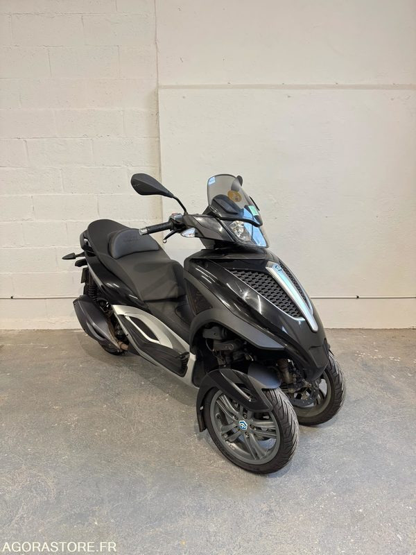 Piaggio MP3 300 - Мотоцикл: фото 1 Piaggio MP3 300 - Мотоцикл: фото 1