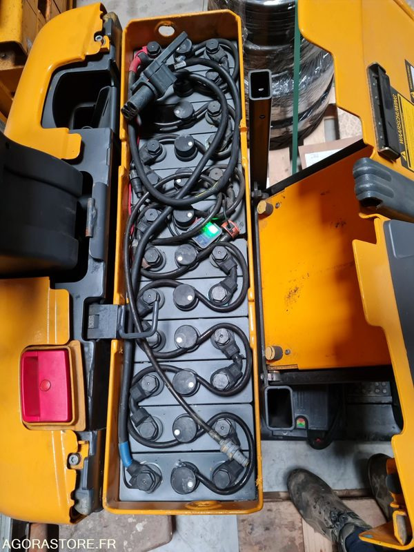 PREPARATEUR DE COMMANDE JUNGHEINRICH ECE220 - 2012 - 2391 HEURES - Погрузочно-разгрузочная техника: фото 3 PREPARATEUR DE COMMANDE JUNGHEINRICH ECE220 - 2012 - 2391 HEURES - Погрузочно-разгрузочная техника: фото 3