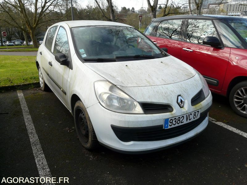 RENAULT CLIO - Легковой автомобиль: фото 1 RENAULT CLIO - Легковой автомобиль: фото 1