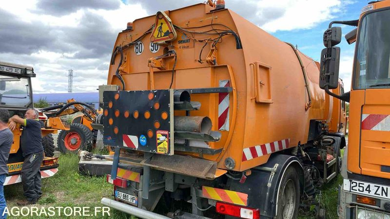 RENAULT DXI 310 - Подметально-уборочная машина: фото 2 RENAULT DXI 310 - Подметально-уборочная машина: фото 2