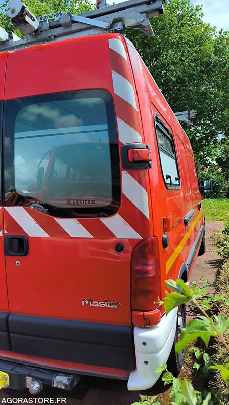 RENAULT MASTER II 2,5D - 2000 - 48197kms - Цельнометаллический фургон: фото 4 RENAULT MASTER II 2,5D - 2000 - 48197kms - Цельнометаллический фургон: фото 4
