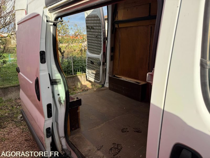 Цельнометаллический фургон RENAULT TRAFIC 2.0 DCI 115 CH L1H2 - 233176 - 2011: фото 6