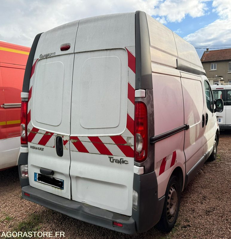 RENAULT TRAFIC 2.0 DCI 115 CH L1H2 - 233176 - 2011 - Цельнометаллический фургон: фото 3 RENAULT TRAFIC 2.0 DCI 115 CH L1H2 - 233176 - 2011 - Цельнометаллический фургон: фото 3