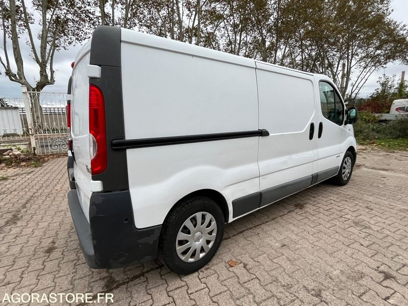 RENAULT TRAFIC L2H1 - 2013 / 202 310 KM - Цельнометаллический фургон: фото 4 RENAULT TRAFIC L2H1 - 2013 / 202 310 KM - Цельнометаллический фургон: фото 4