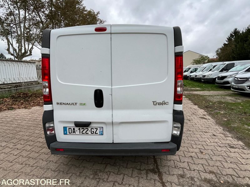 RENAULT TRAFIC L2H1 - 2013 / 202 310 KM - Цельнометаллический фургон: фото 5 RENAULT TRAFIC L2H1 - 2013 / 202 310 KM - Цельнометаллический фургон: фото 5