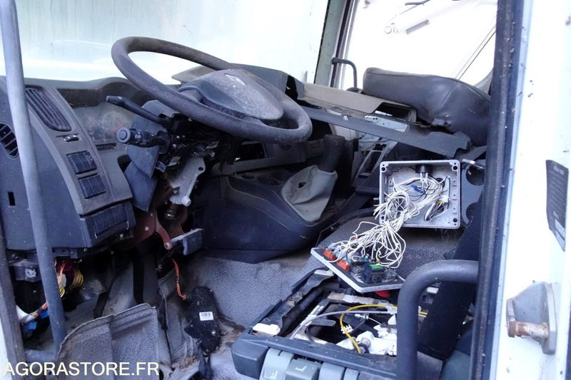 Легковой автомобиль Renault Midlum 220 DXI: фото 19 Легковой автомобиль Renault Midlum 220 DXI: фото 19