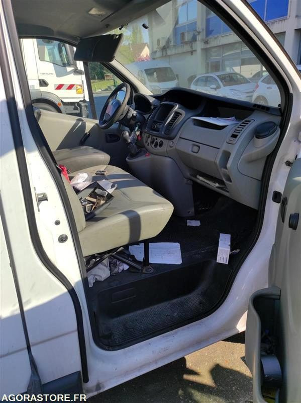 Renault Trafic II Fourgon Phase 2 L1H1 1000kg 2.0 dCi 16V 90 cv - Цельнометаллический фургон: фото 5 Renault Trafic II Fourgon Phase 2 L1H1 1000kg 2.0 dCi 16V 90 cv - Цельнометаллический фургон: фото 5