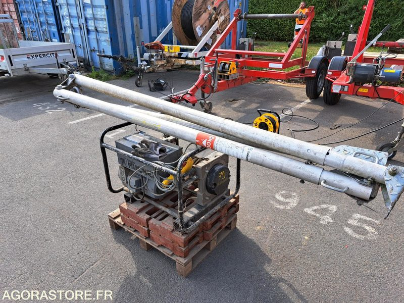 TREUIL ELECTRIQUE - Строительное оборудование: фото 1 TREUIL ELECTRIQUE - Строительное оборудование: фото 1