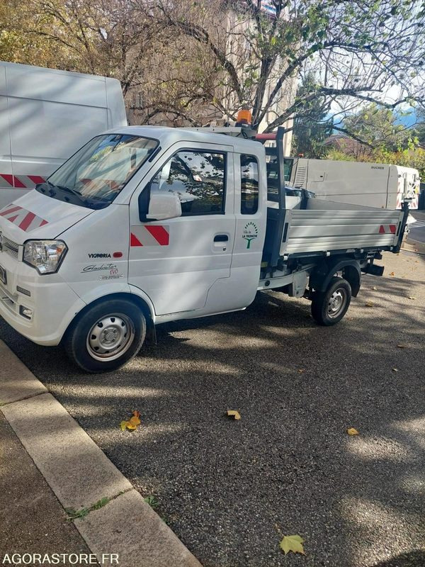 Tri-benne Giotti Victoria Gladiator Essence - Малотоннажный самосвал: фото 1 Tri-benne Giotti Victoria Gladiator Essence - Малотоннажный самосвал: фото 1