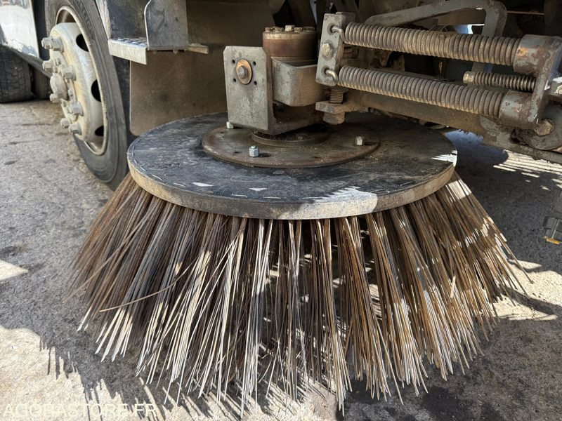 Подметально-уборочная машина balayeuse aspiratrice MATHIEUX C 560-2003-6077 Heures: фото 7