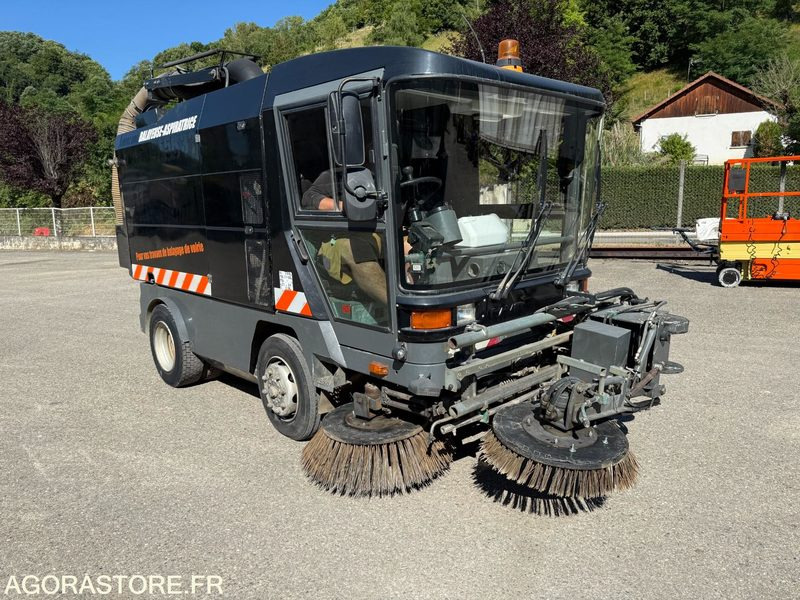 Подметально-уборочная машина balayeuse aspiratrice MATHIEUX C 560-2003-6077 Heures: фото 6