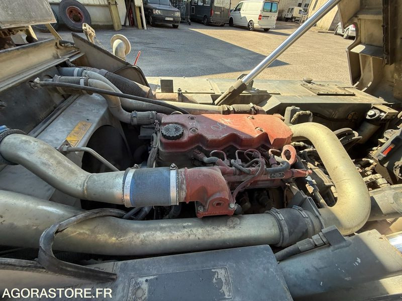 Подметально-уборочная машина balayeuse aspiratrice MATHIEUX C 560-2003-6077 Heures: фото 9