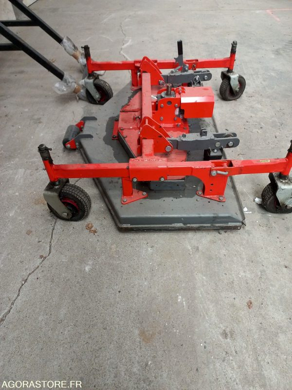 Coupe de tondeuse mulchng Morgneux TMC 150 fixation Kubota - Газонокосилка: фото 1 Coupe de tondeuse mulchng Morgneux TMC 150 fixation Kubota - Газонокосилка: фото 1