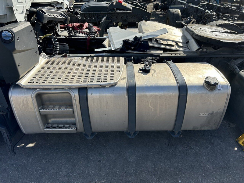 DAF 765 liters 620x675x2112 with step, complete set - Топливный бак для Грузовиков: фото 1 DAF 765 liters 620x675x2112 with step, complete set - Топливный бак для Грузовиков: фото 1