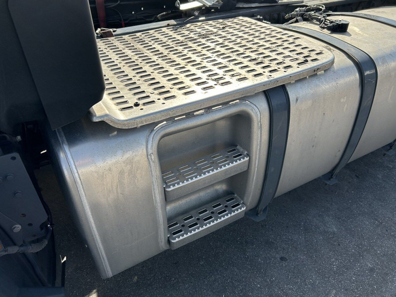 DAF 765 liters 620x675x2112 with step, complete set - Топливный бак для Грузовиков: фото 3 DAF 765 liters 620x675x2112 with step, complete set - Топливный бак для Грузовиков: фото 3