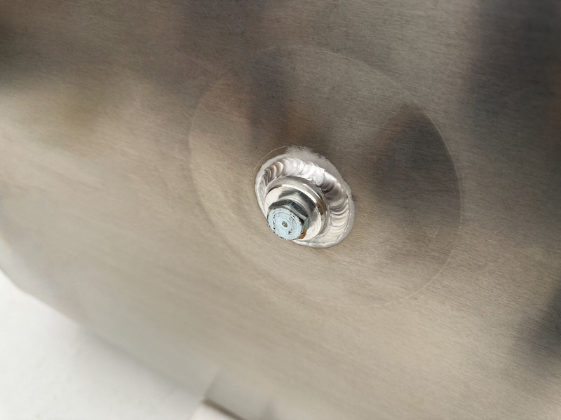 Новый Топливный бак для Грузовиков Mercedes-Benz New aluminum fuel tank 400L: фото 7 Новый Топливный бак для Грузовиков Mercedes-Benz New aluminum fuel tank 400L: фото 7