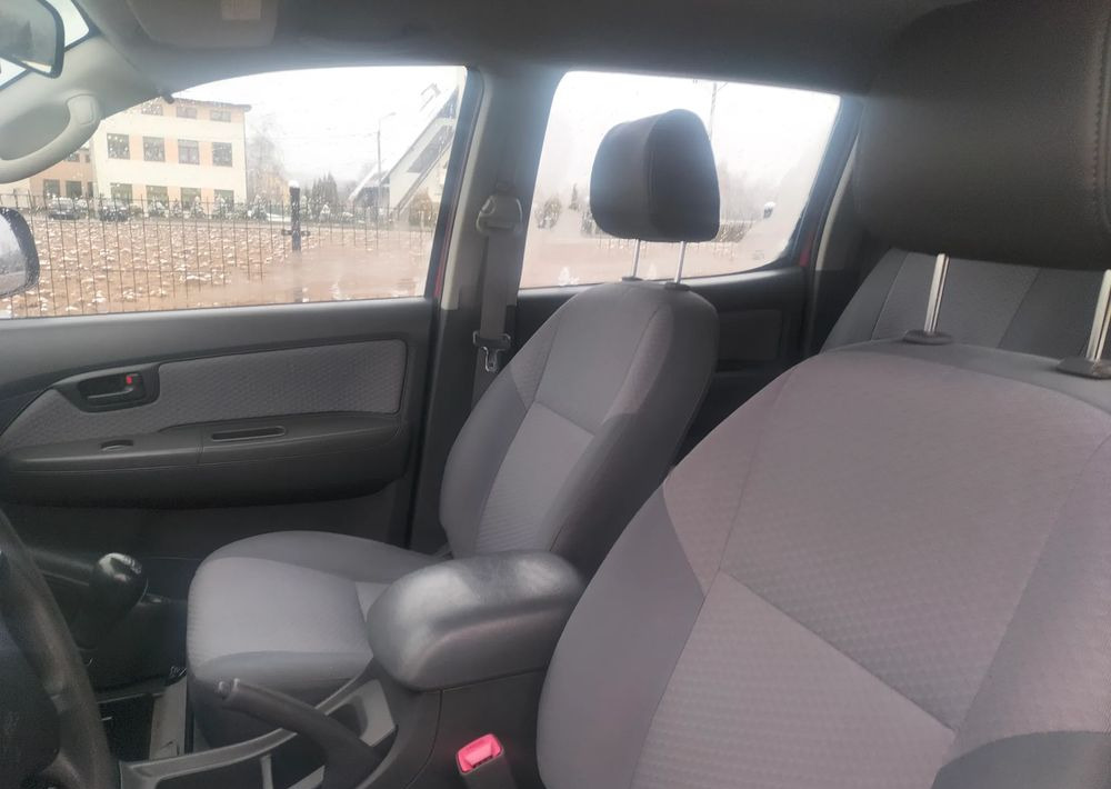 Toyota Hilux 2.5D 4x4, straż, strażacki, pożarniczy - Пикап: фото 5 Toyota Hilux 2.5D 4x4, straż, strażacki, pożarniczy - Пикап: фото 5