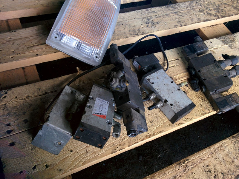 Bosch Открытия Двери - Двигатель и запчасти: фото 1 Bosch Открытия Двери - Двигатель и запчасти: фото 1