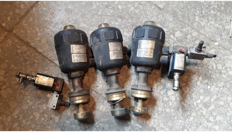 Scania B12 - Кабели/ Провода: фото 3 Scania B12 - Кабели/ Провода: фото 3