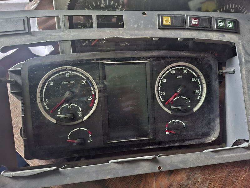 Scania ICL2CP.01 - Приборная панель: фото 1 Scania ICL2CP.01 - Приборная панель: фото 1