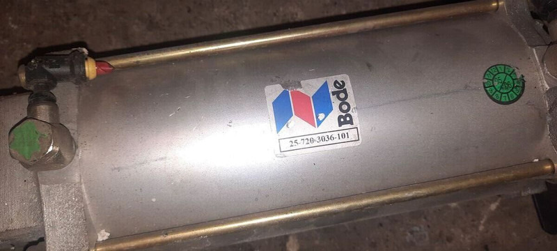 Scania механизм закрытия дверей - Дверь и запчасти: фото 1 Scania механизм закрытия дверей - Дверь и запчасти: фото 1