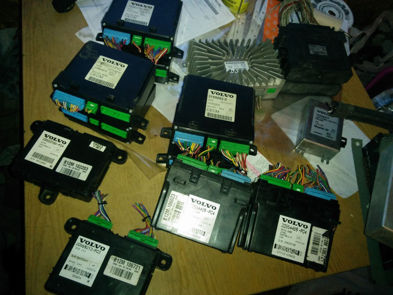 Volvo 20503188-P04.3195082-2 R03 - Блок управления: фото 1 Volvo 20503188-P04.3195082-2 R03 - Блок управления: фото 1