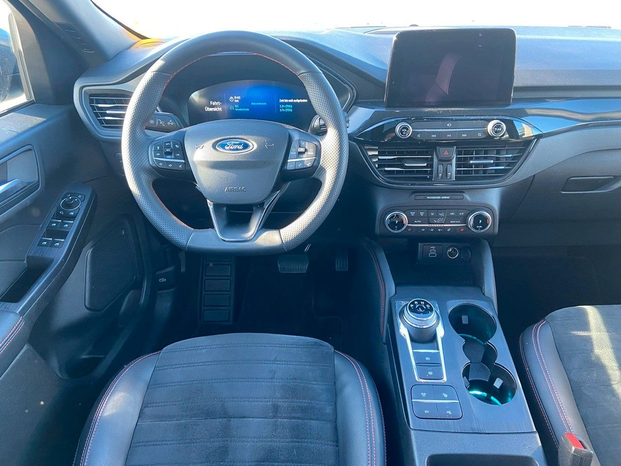 Ford Kuga Plug-In Hybrid ST-Line X - Внедорожник: фото 2 Ford Kuga Plug-In Hybrid ST-Line X - Внедорожник: фото 2