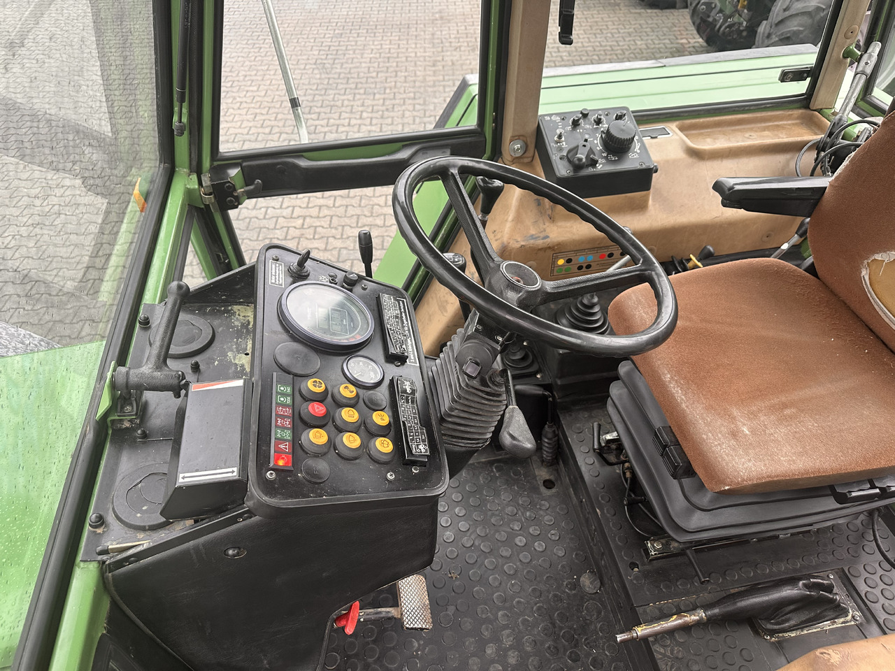 FENDT Favorit 614 LSA TURBOMATIK E - Трактор: фото 3 FENDT Favorit 614 LSA TURBOMATIK E - Трактор: фото 3