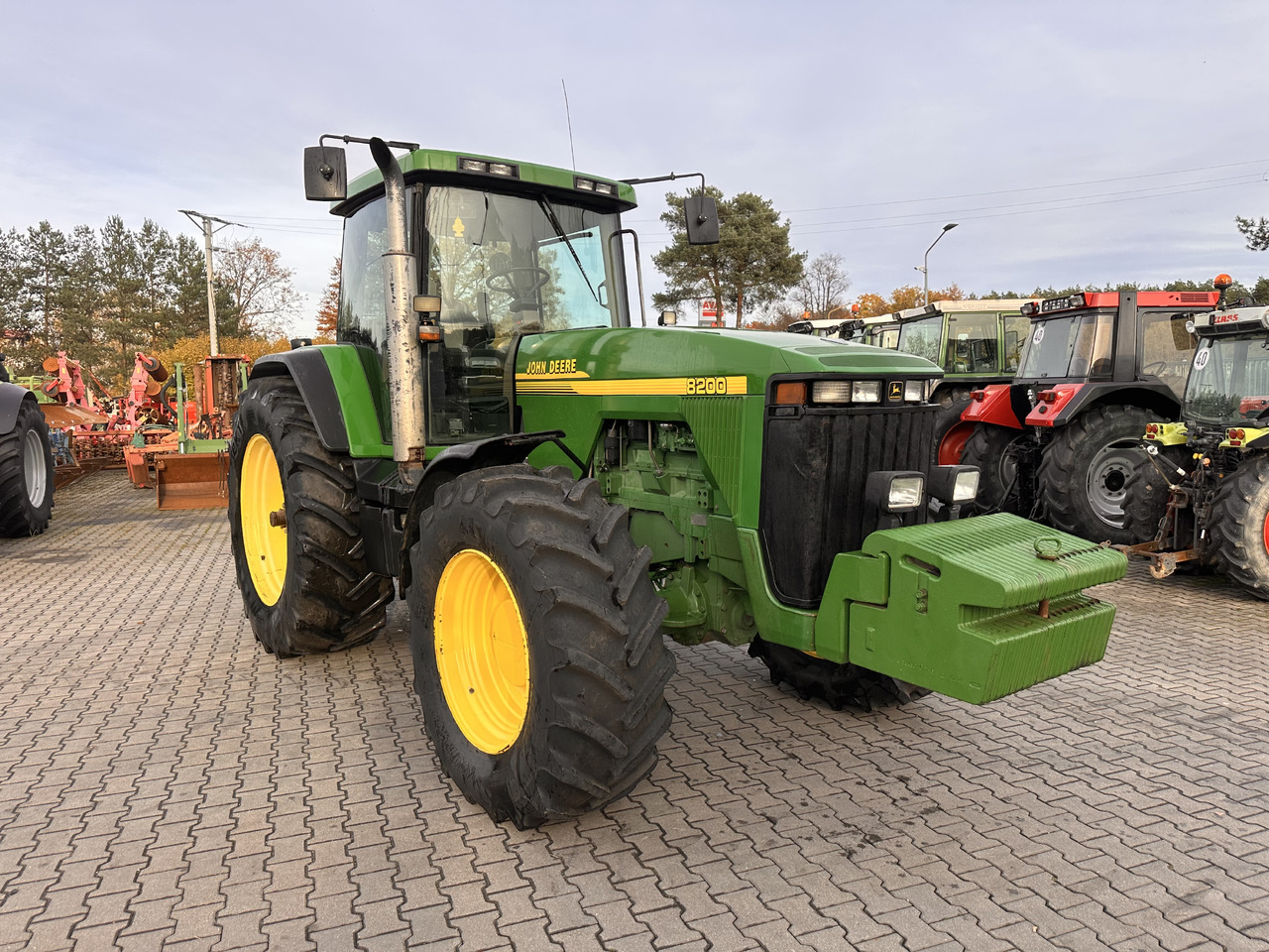 John Deere 8200 PowerShift 8.1 - Трактор: фото 1 John Deere 8200 PowerShift 8.1 - Трактор: фото 1