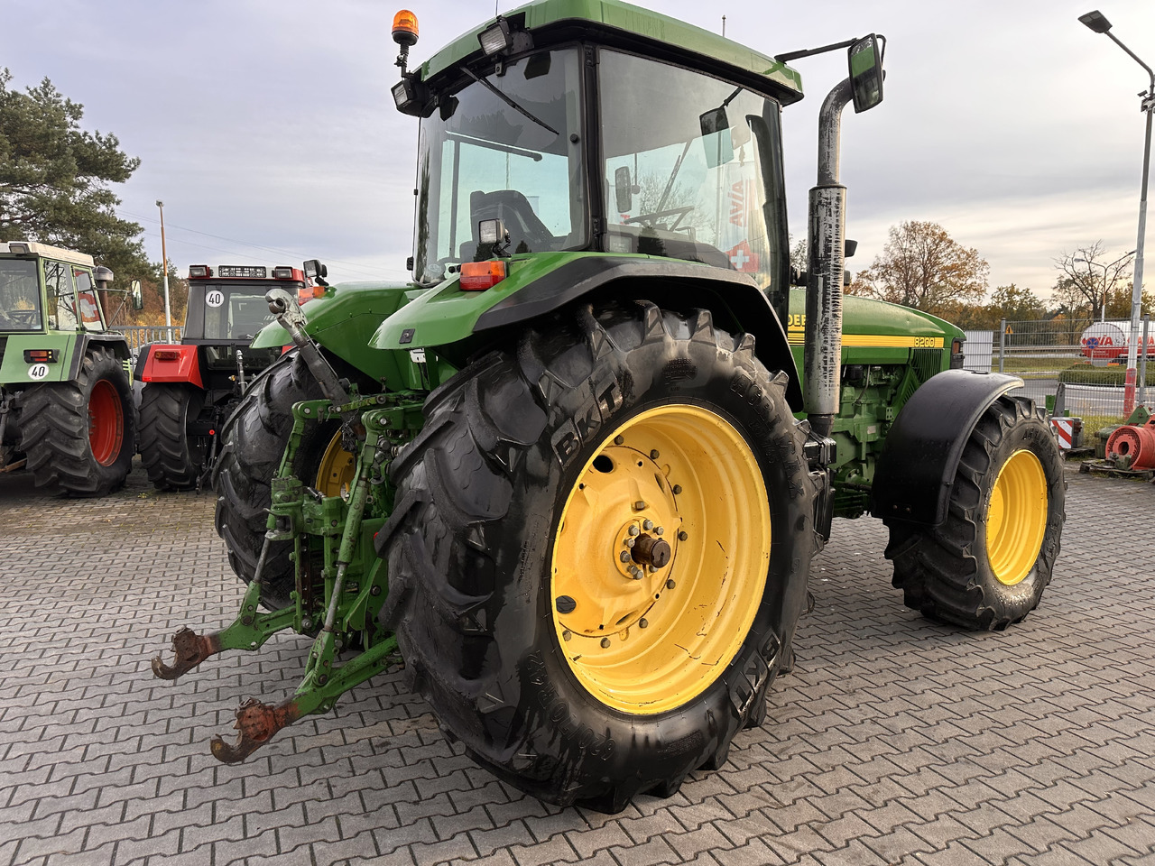 John Deere 8200 PowerShift 8.1 - Трактор: фото 4 John Deere 8200 PowerShift 8.1 - Трактор: фото 4