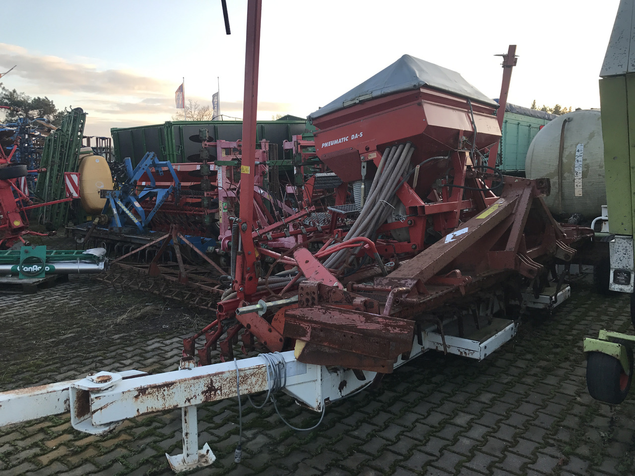 Kverneland ACCORD Pneumatic DA-S KUHN + Kuhn 4.50m - Посевной комплекс: фото 1 Kverneland ACCORD Pneumatic DA-S KUHN + Kuhn 4.50m - Посевной комплекс: фото 1