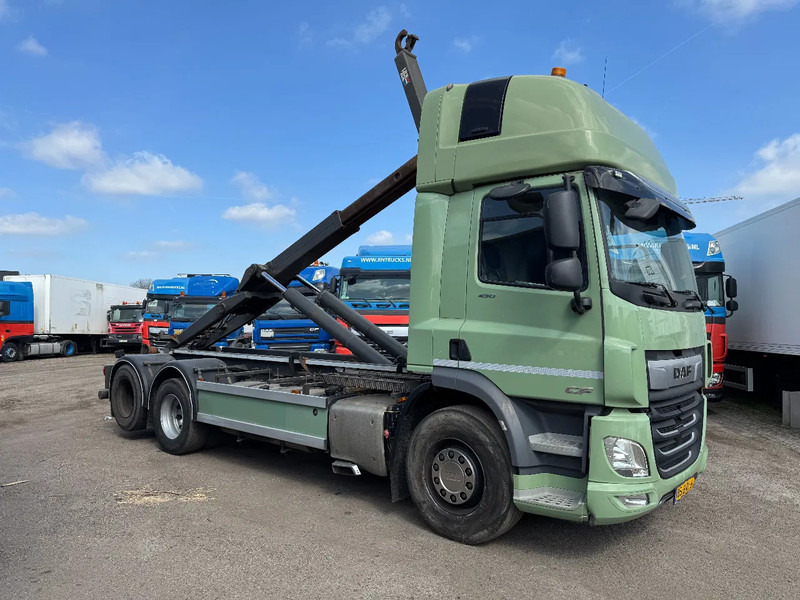 DAF CF 450 6X2 EURO 6 VDL 21T HOOK LIFTING AXLE - Крюковой мультилифт: фото 2 DAF CF 450 6X2 EURO 6 VDL 21T HOOK LIFTING AXLE - Крюковой мультилифт: фото 2