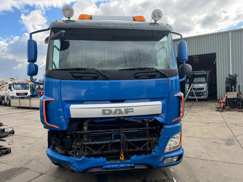 DAF CF 460 8X2 ONLY VISUAL DAMAGED // ENGINE IS RUNNING - Тросовый мультилифт: фото 2 DAF CF 460 8X2 ONLY VISUAL DAMAGED // ENGINE IS RUNNING - Тросовый мультилифт: фото 2