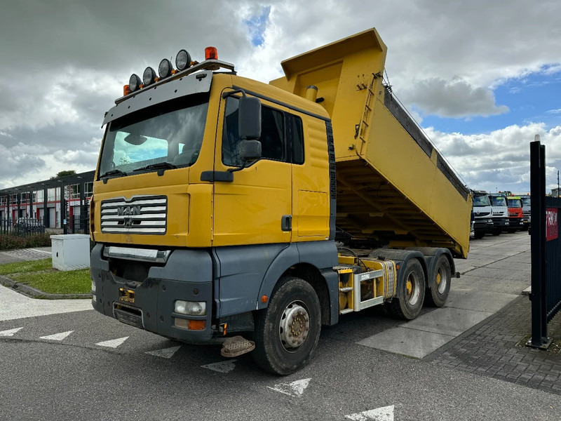 MAN TGA 26.530 6X4 MANUAL 3 PEDALS TIPPER KIPPER - Самосвал: фото 1 MAN TGA 26.530 6X4 MANUAL 3 PEDALS TIPPER KIPPER - Самосвал: фото 1