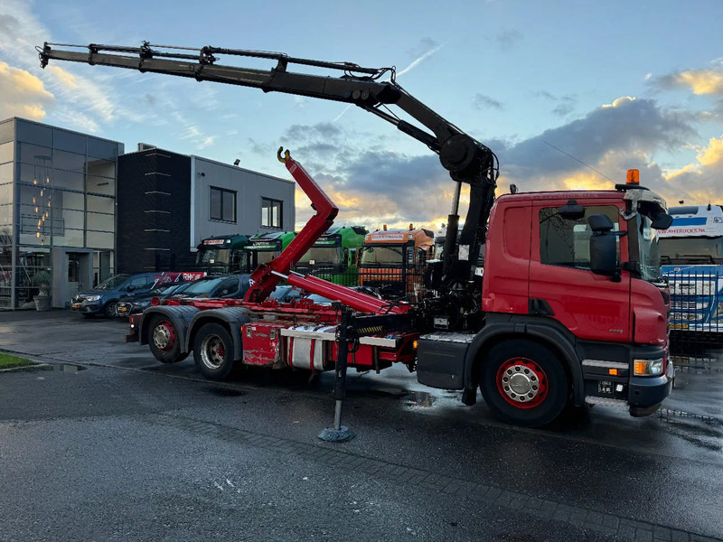 Scania P320 6X2 - EURO 6 + HIAB XS 144 HIPRO + REMOTE + HIAB HOOK + RETARDER - Автоманипулятор: фото 1 Scania P320 6X2 - EURO 6 + HIAB XS 144 HIPRO + REMOTE + HIAB HOOK + RETARDER - Автоманипулятор: фото 1