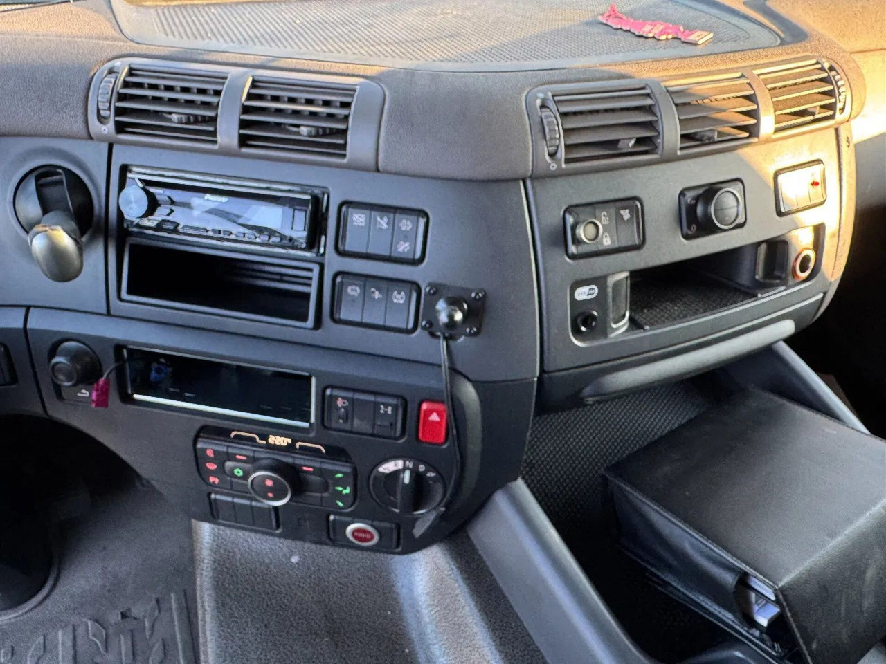 Тягач DAF CF 410 4X2 STANDARD EURO 6 FRIDGE: фото 10