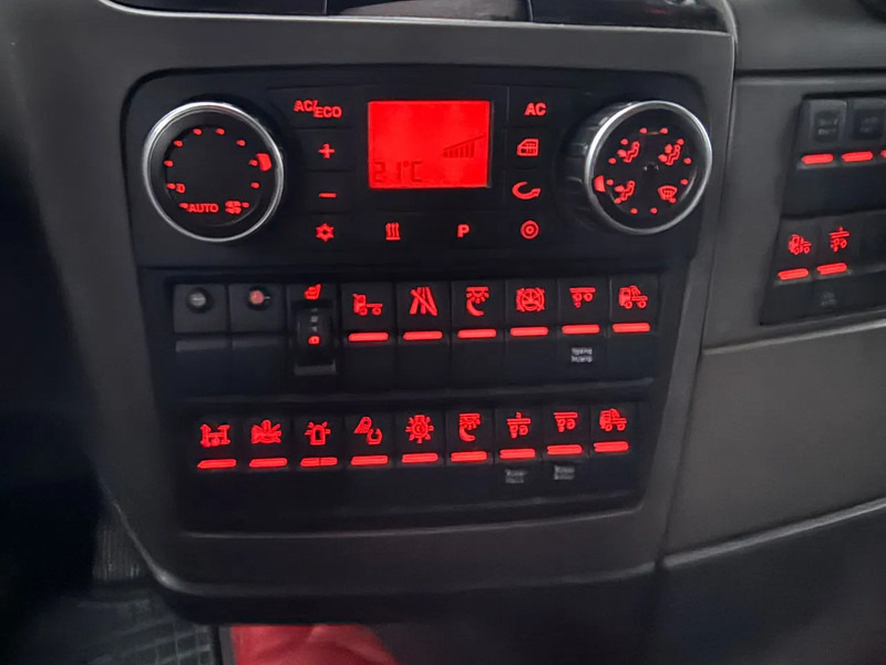 Тягач MAN TGX 41.540 8X4 + RETARDER + HYDRAULICS PTO: фото 18 Тягач MAN TGX 41.540 8X4 + RETARDER + HYDRAULICS PTO: фото 18