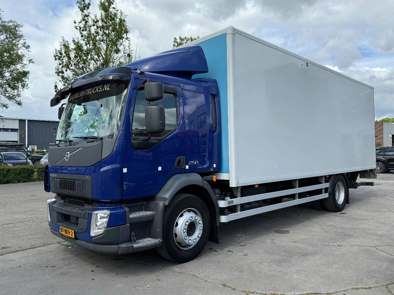 Volvo FL 250 18 TON - ONLY 169.291 KM + DHOLLANDIA LIF - Грузовик с закрытым кузовом: фото 1 Volvo FL 250 18 TON - ONLY 169.291 KM + DHOLLANDIA LIF - Грузовик с закрытым кузовом: фото 1