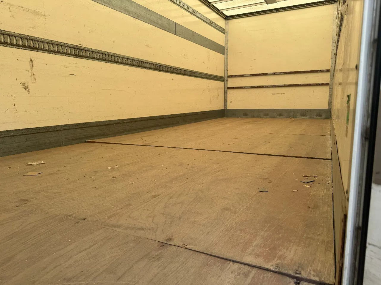 Грузовик с закрытым кузовом Volvo FL 250 4X2 EURO 6 DHOLLANDIA LIFT + CARGOLOCK TÜ: фото 8