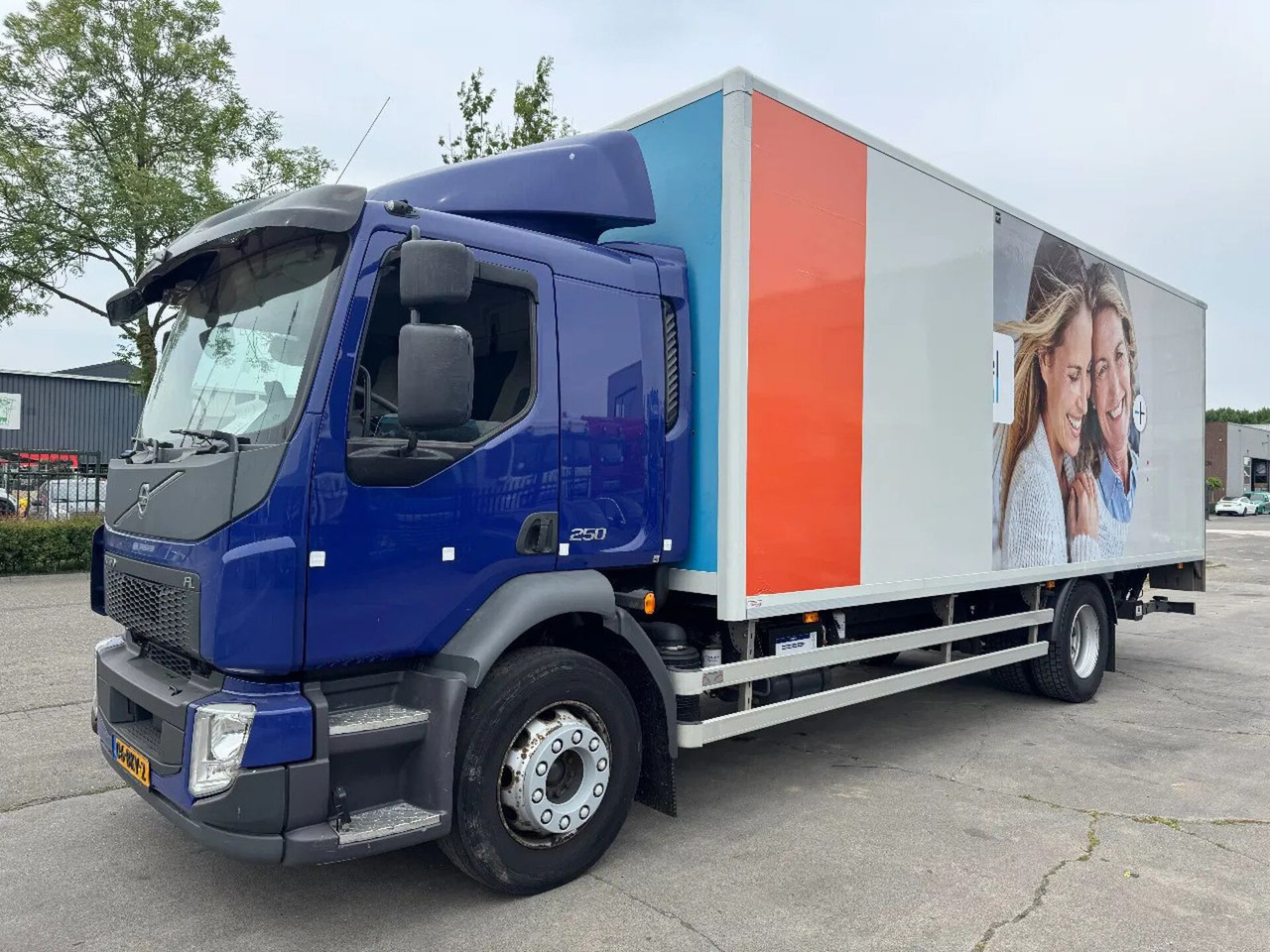 Volvo FL 250 4X2 - EURO 6 + DHOLLANDIA LIFT + TÜV 04-2 - Грузовик с закрытым кузовом: фото 1 Volvo FL 250 4X2 - EURO 6 + DHOLLANDIA LIFT + TÜV 04-2 - Грузовик с закрытым кузовом: фото 1