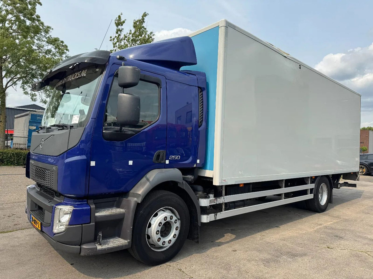 Volvo FL 250 4X2 - EURO 6 + DHOLLANDIA LIFT + TÜV 05-2 - Грузовик с закрытым кузовом: фото 2 Volvo FL 250 4X2 - EURO 6 + DHOLLANDIA LIFT + TÜV 05-2 - Грузовик с закрытым кузовом: фото 2