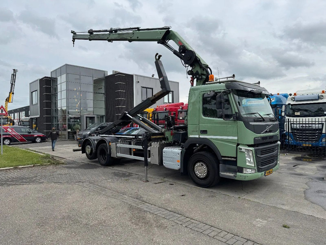 Volvo FM 370 6X2 VDL 21T HOOK + HIAB 211 + REMOTE CONT - Автоманипулятор: фото 1 Volvo FM 370 6X2 VDL 21T HOOK + HIAB 211 + REMOTE CONT - Автоманипулятор: фото 1